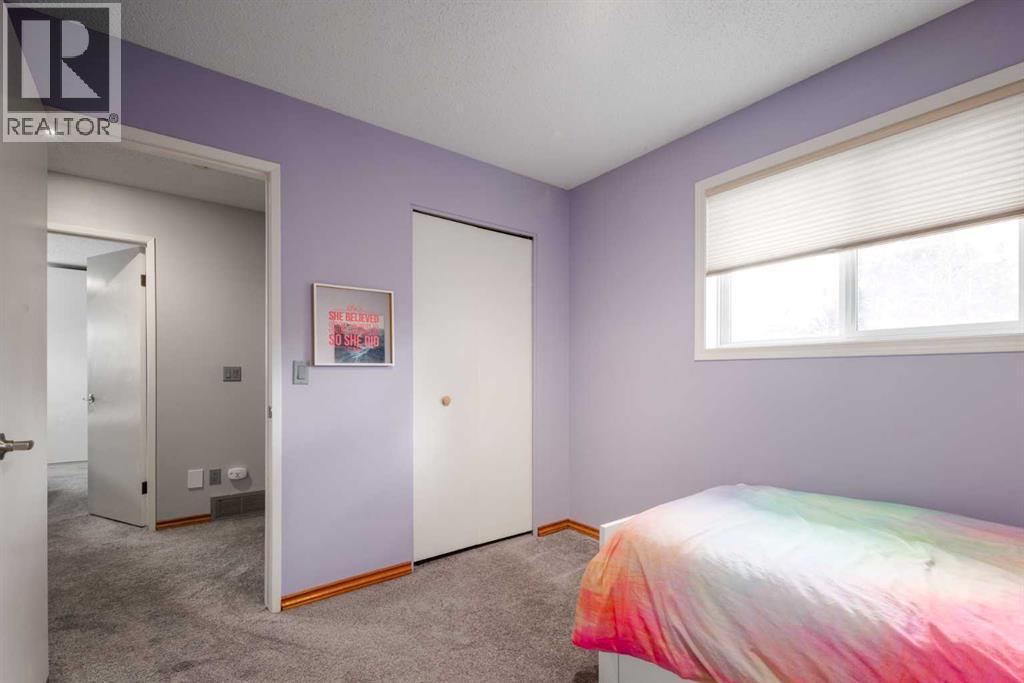 Single Family House for Sale in  Deermeade Road SE Deer Run Calgary 