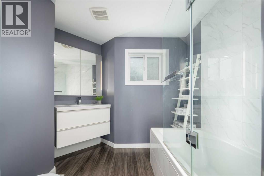 Single Family House for Sale in  Deermeade Road SE Deer Run Calgary 