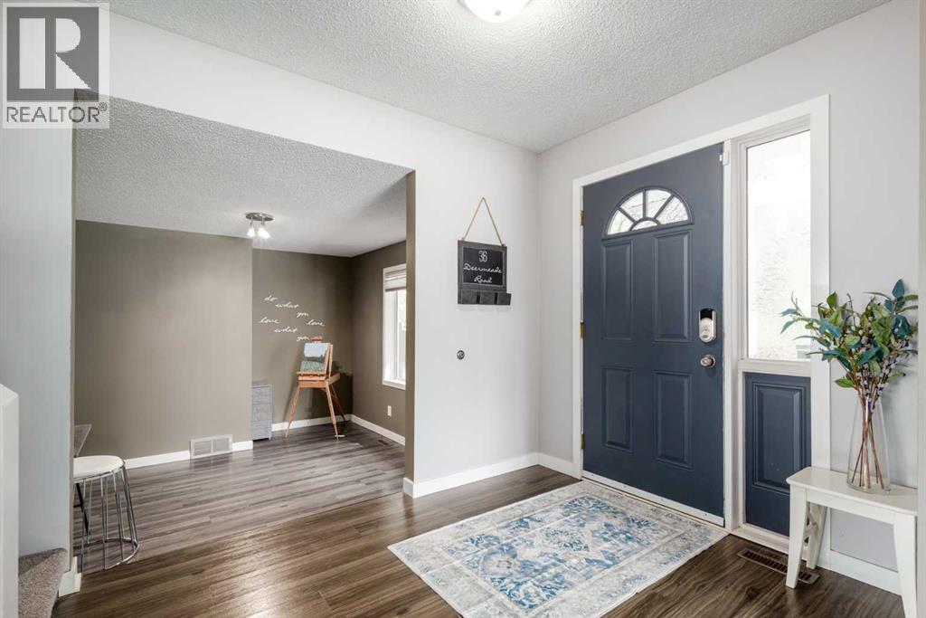 Single Family House for Sale in  Deermeade Road SE Deer Run Calgary 