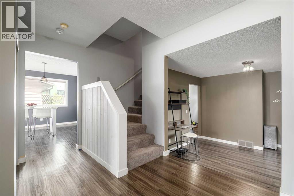 Single Family House for Sale in  Deermeade Road SE Deer Run Calgary 