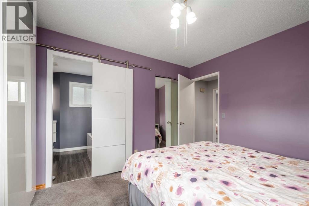 Single Family House for Sale in  Deermeade Road SE Deer Run Calgary 