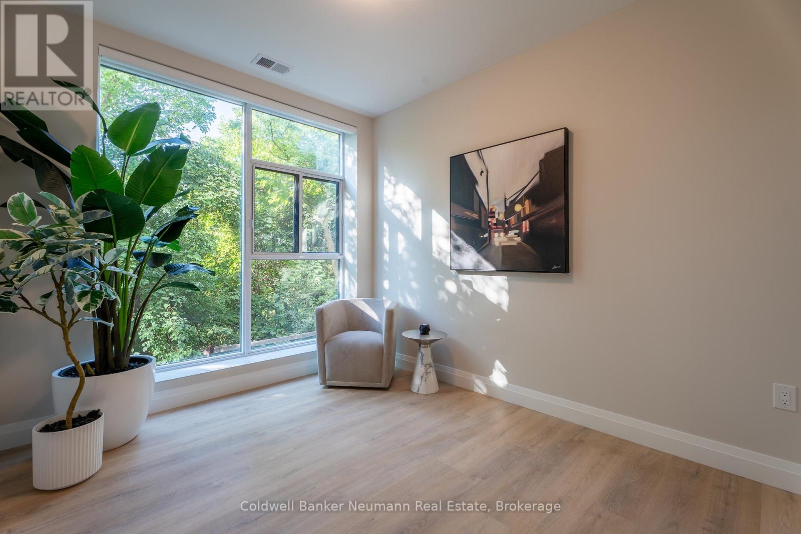 Photo 25 of 216 1882 Gordon Street, Guelph ON