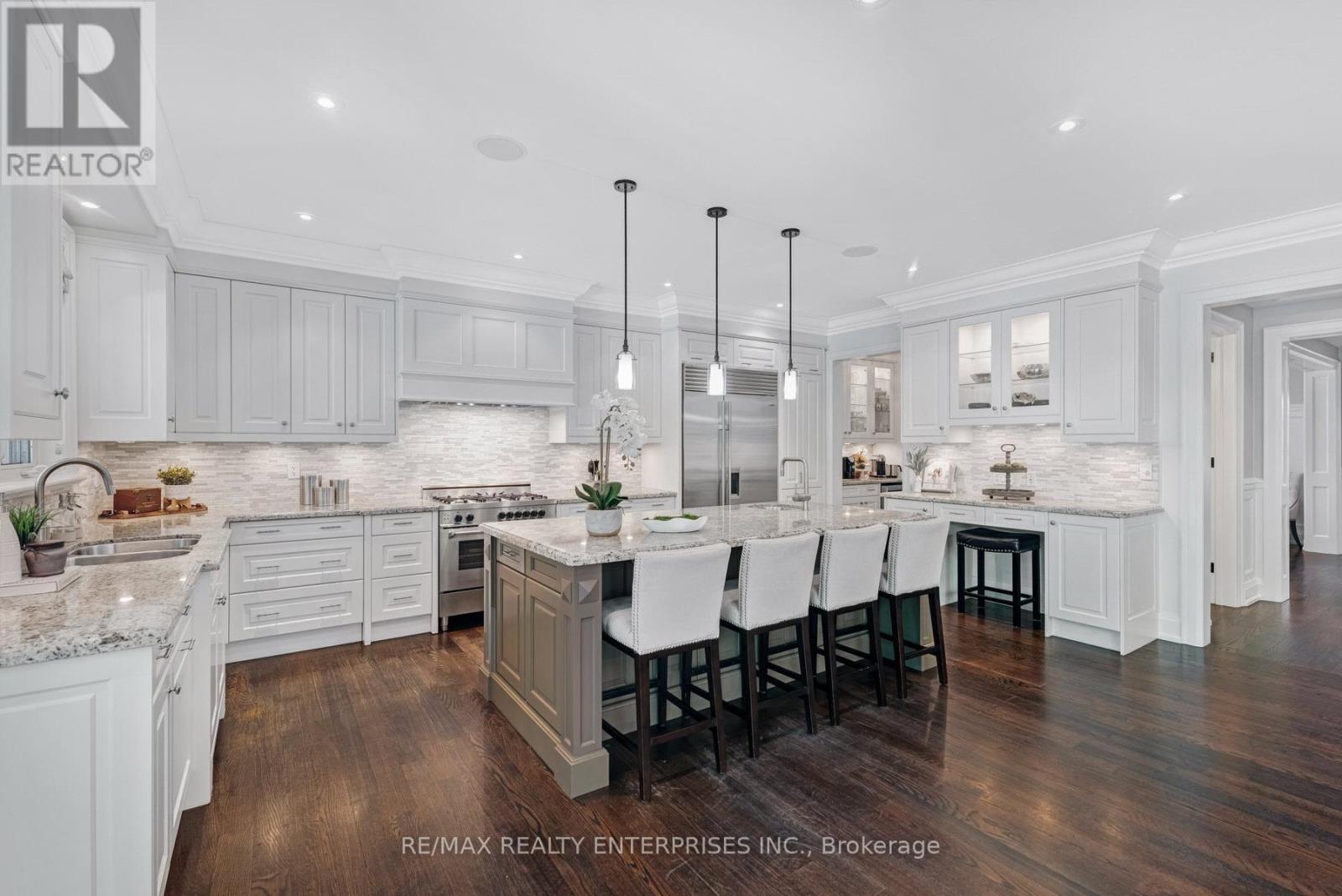 Photo 38 of 17 Wenonah Drive, Mississauga ON
