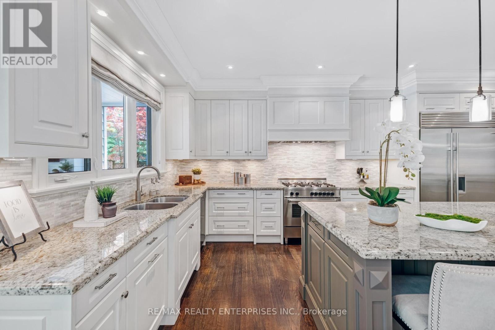 Photo 32 of 17 Wenonah Drive, Mississauga ON