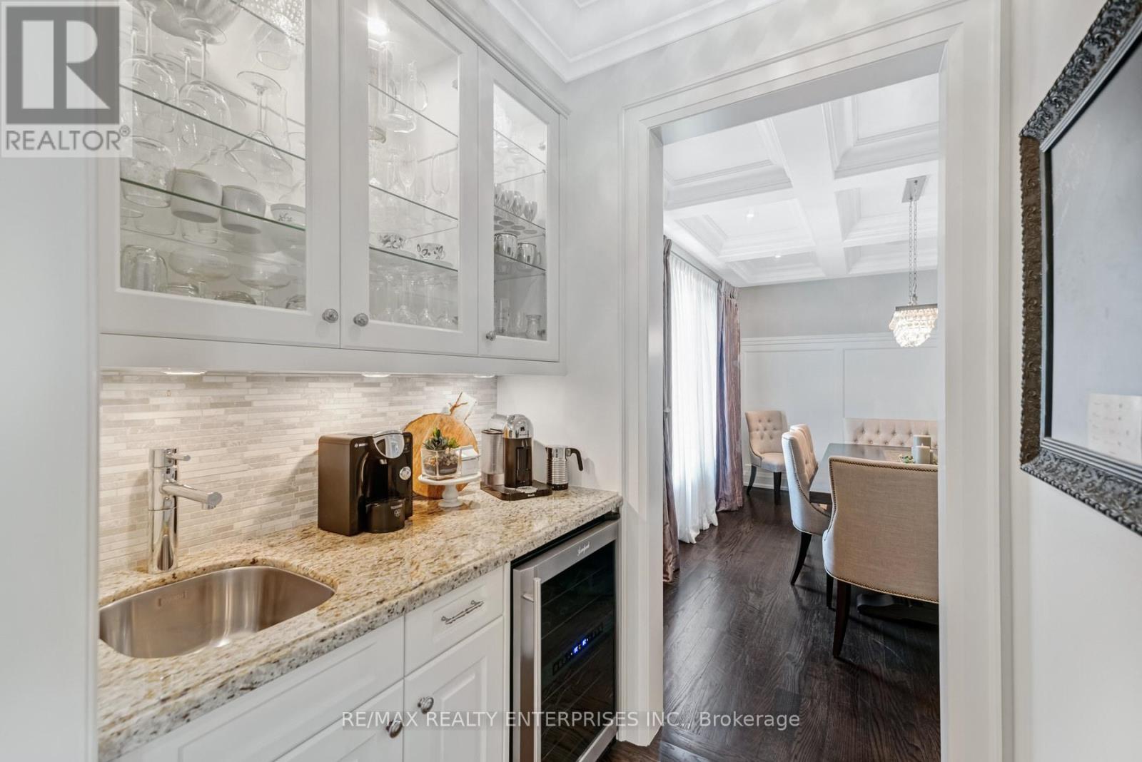 Photo 41 of 17 Wenonah Drive, Mississauga ON