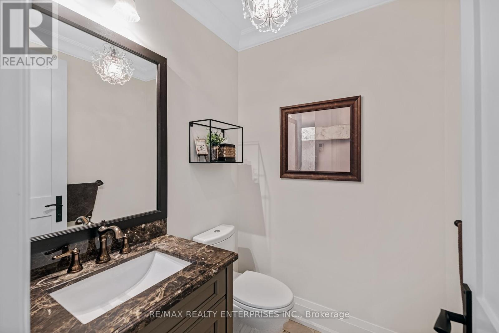 Photo 23 of 17 Wenonah Drive, Mississauga ON