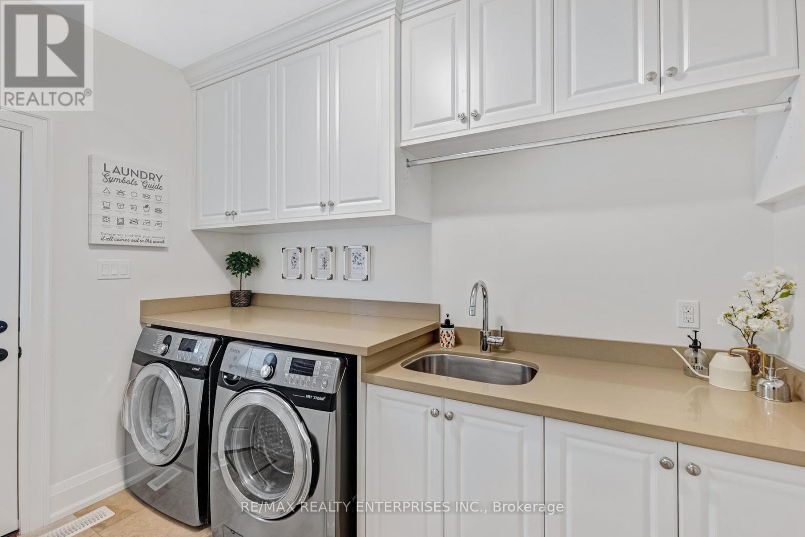 Photo 17 of 17 Wenonah Drive, Mississauga ON