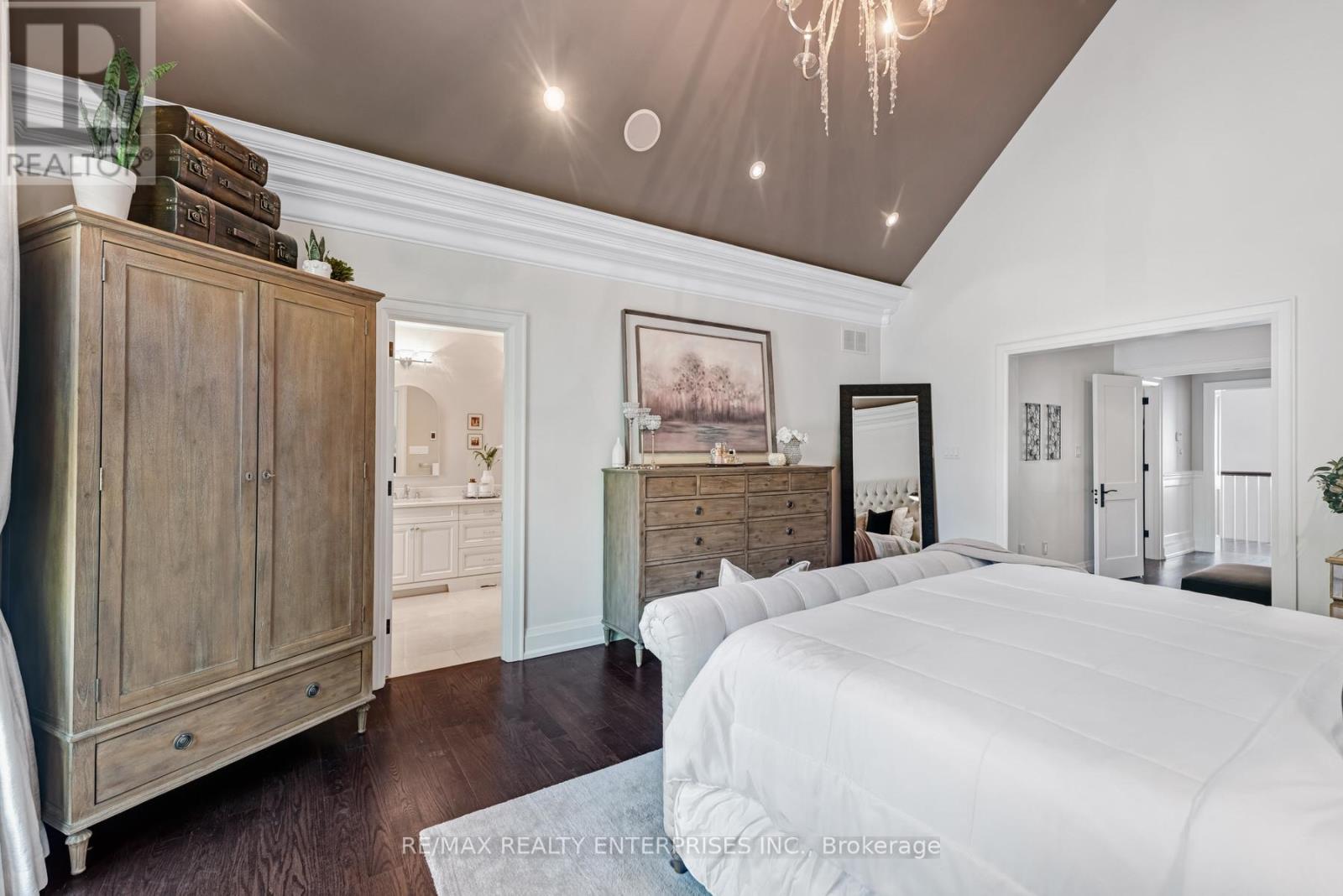 Photo 16 of 17 Wenonah Drive, Mississauga ON
