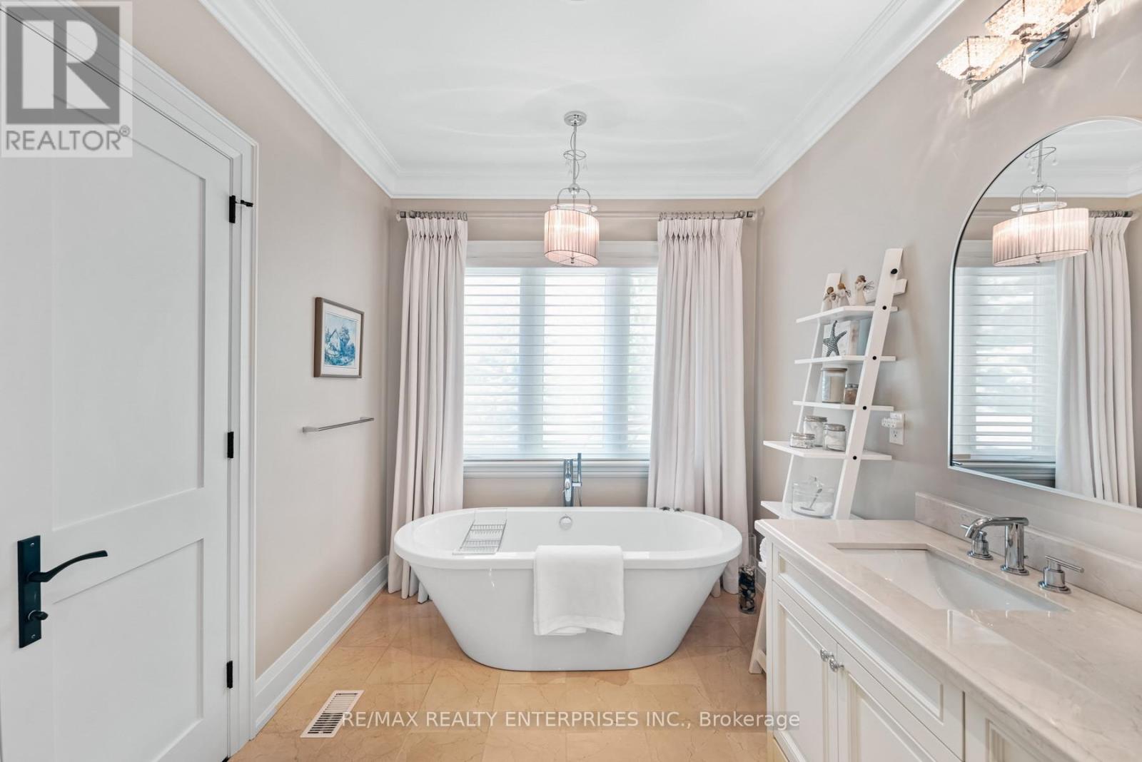 Photo 19 of 17 Wenonah Drive, Mississauga ON
