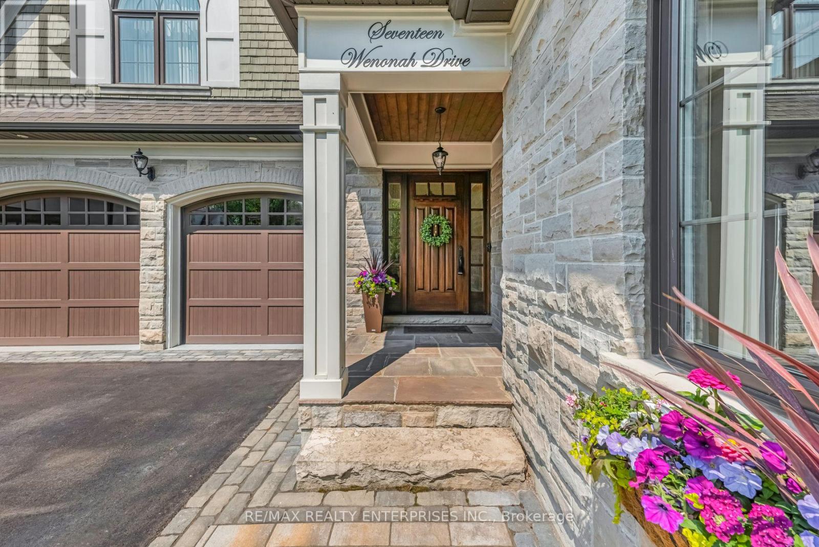 Photo 42 of 17 Wenonah Drive, Mississauga ON