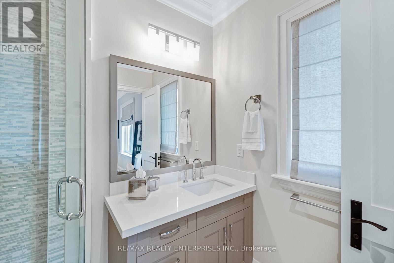 Photo 48 of 17 Wenonah Drive, Mississauga ON