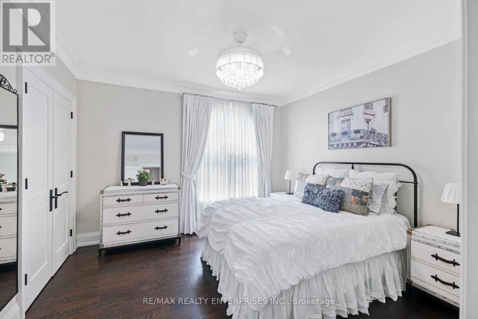 Photo 46 of 17 Wenonah Drive, Mississauga ON