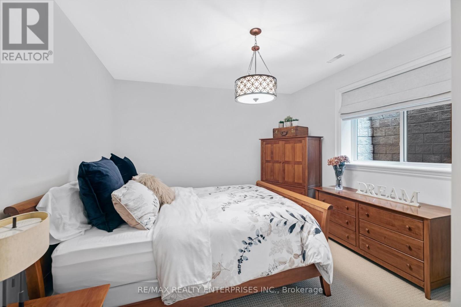 Photo 39 of 17 Wenonah Drive, Mississauga ON