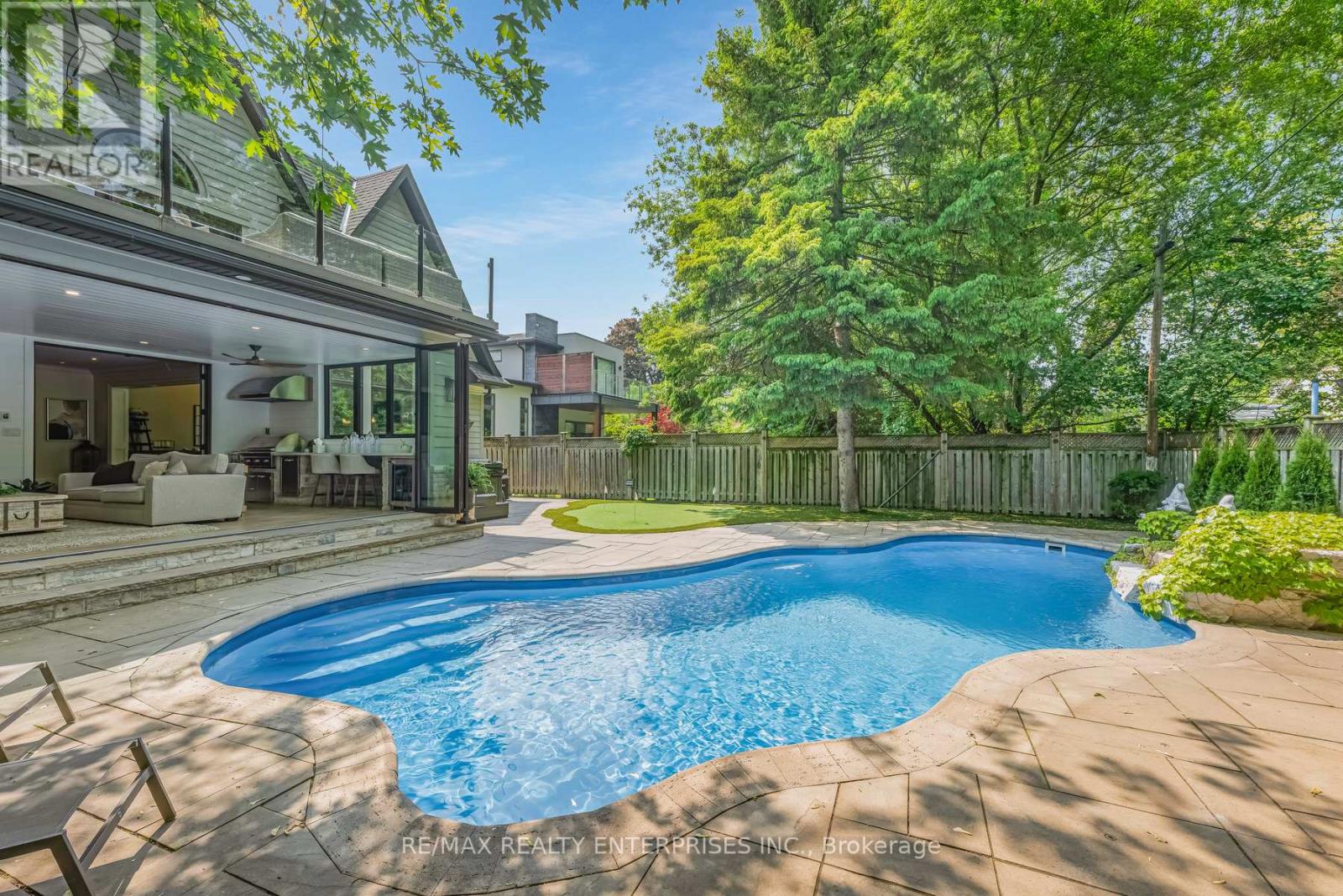 Photo 21 of 17 Wenonah Drive, Mississauga ON