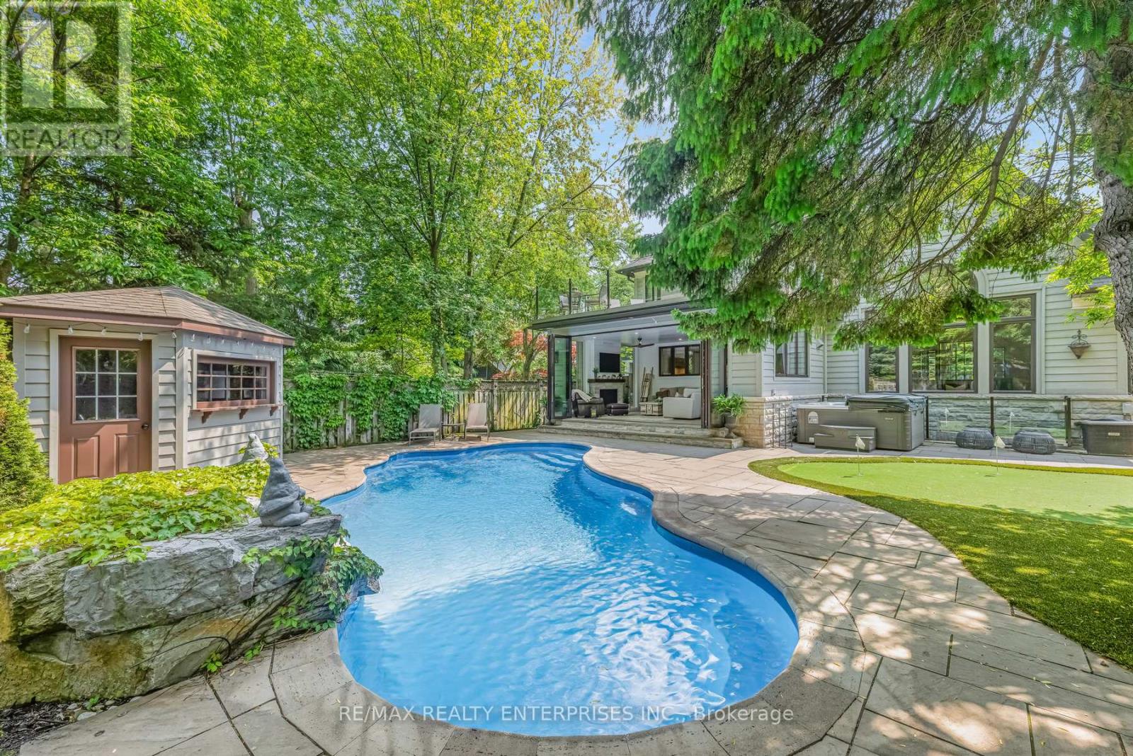 Photo 8 of 17 Wenonah Drive, Mississauga ON