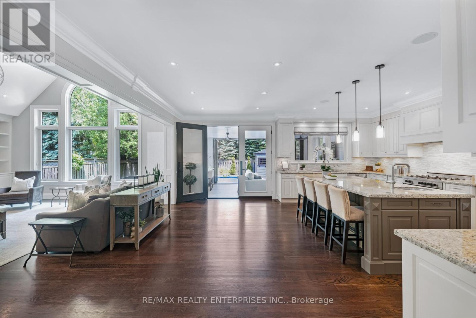 Photo 11 of 17 Wenonah Drive, Mississauga ON