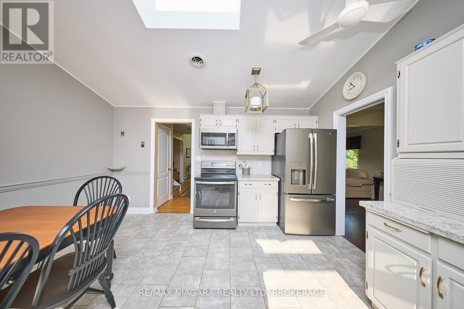Photo 14 of 27 St George Court, Fort Erie ON