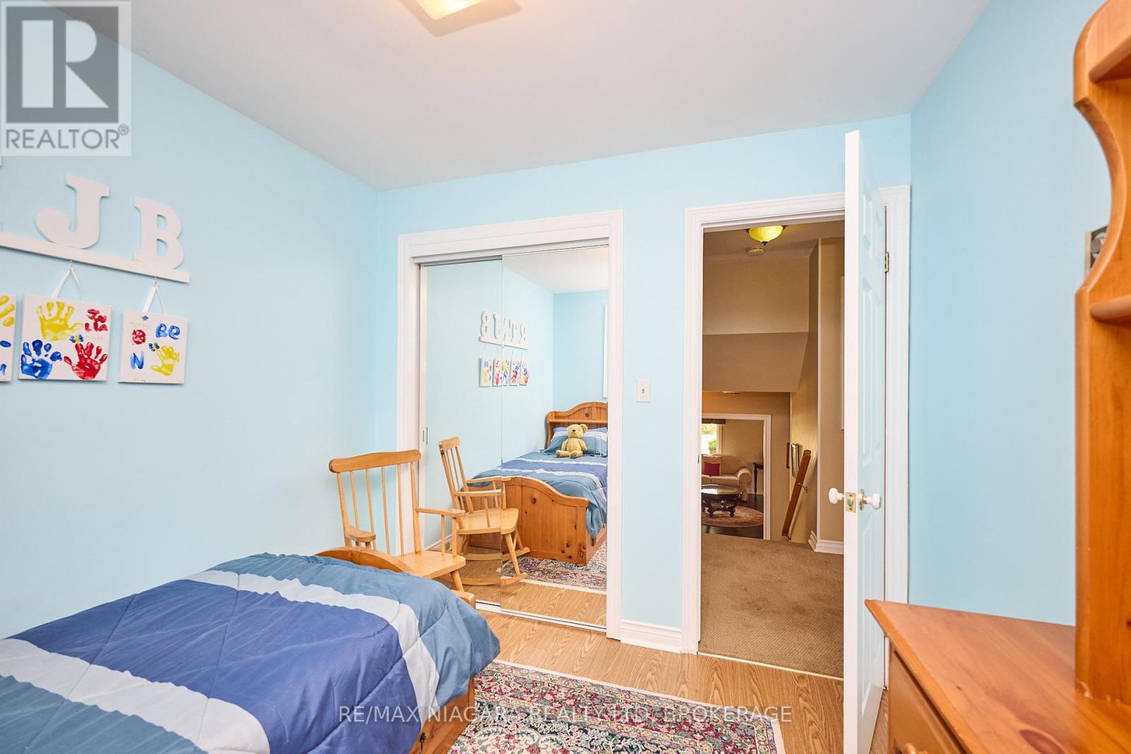 Photo 25 of 27 St George Court, Fort Erie ON