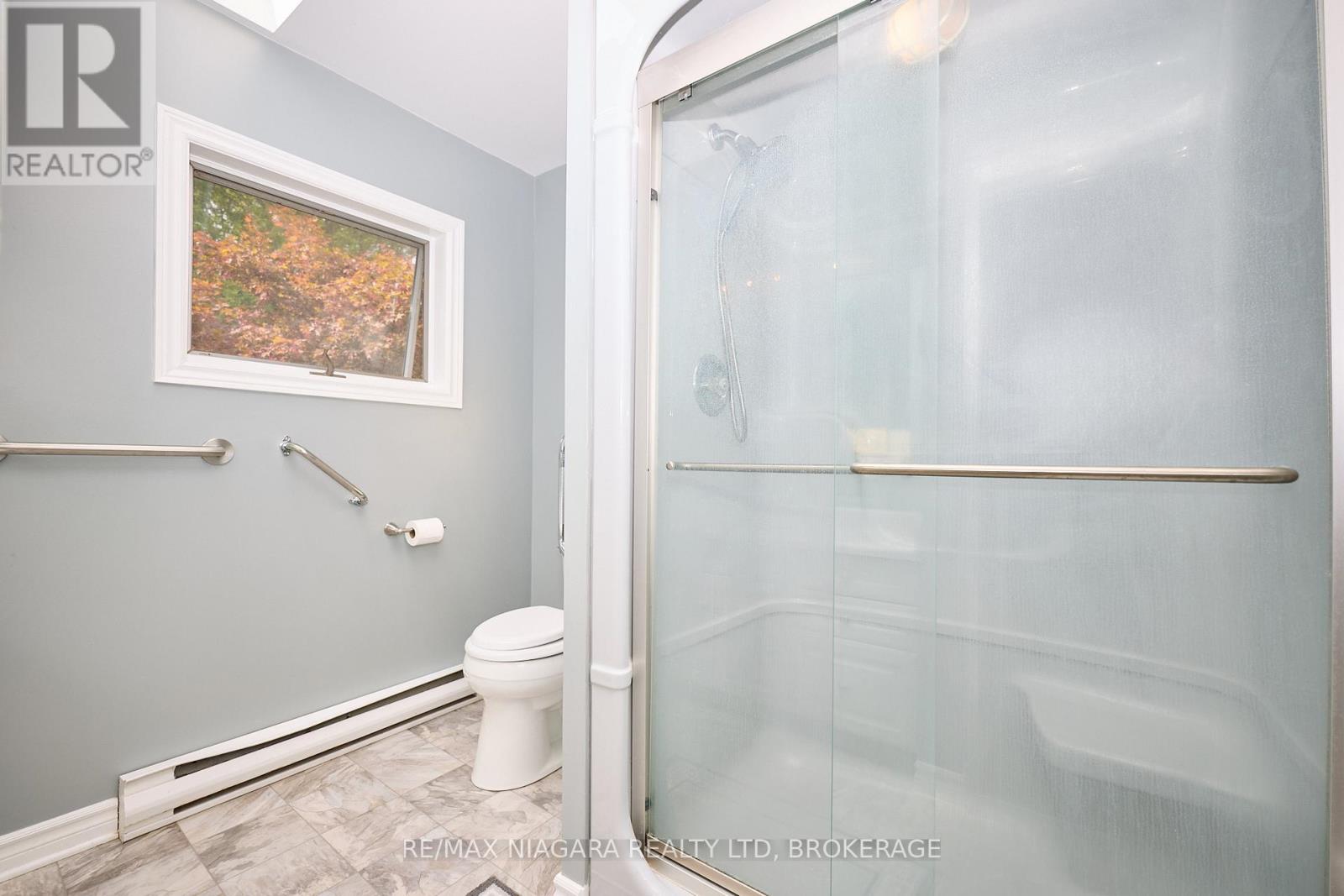 Photo 20 of 27 St George Court, Fort Erie ON