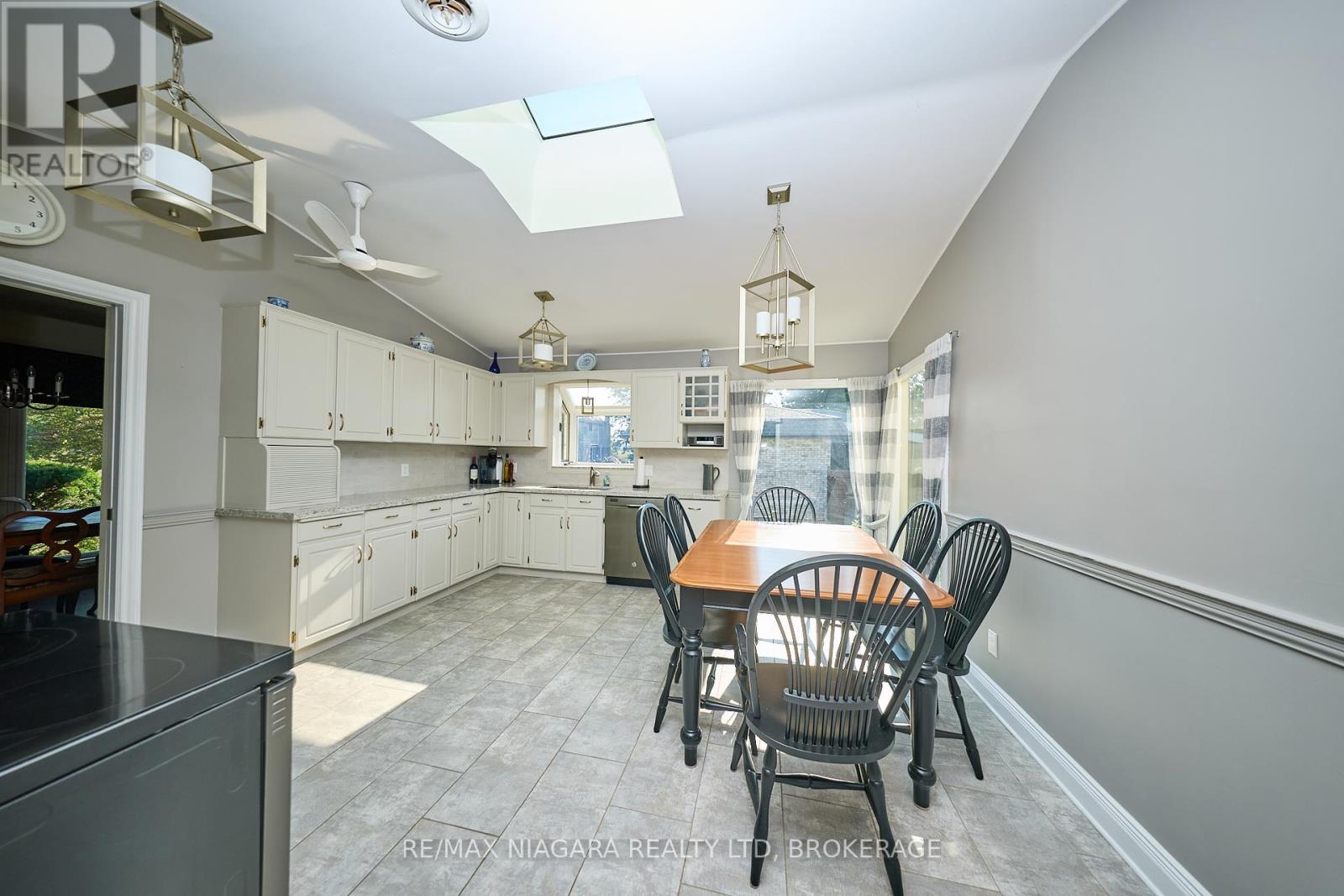 Photo 13 of 27 St George Court, Fort Erie ON