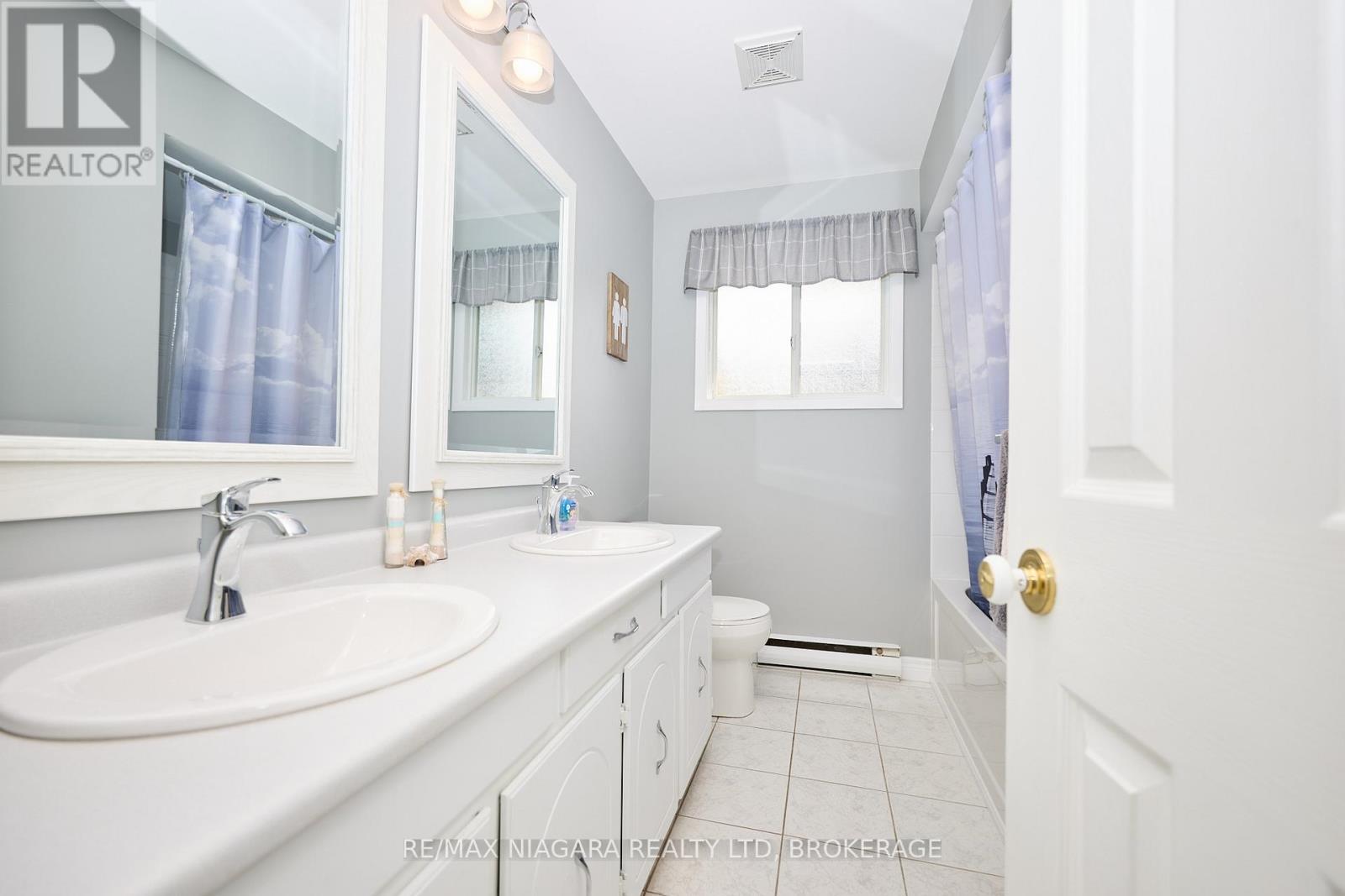 Photo 22 of 27 St George Court, Fort Erie ON