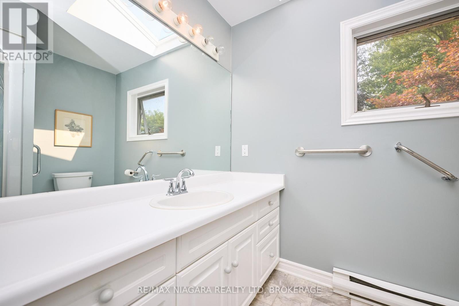 Photo 21 of 27 St George Court, Fort Erie ON