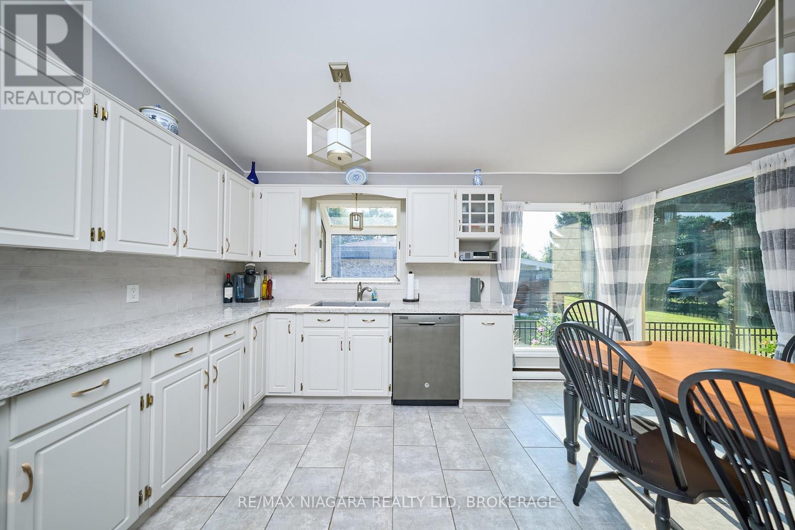Photo 11 of 27 St George Court, Fort Erie ON