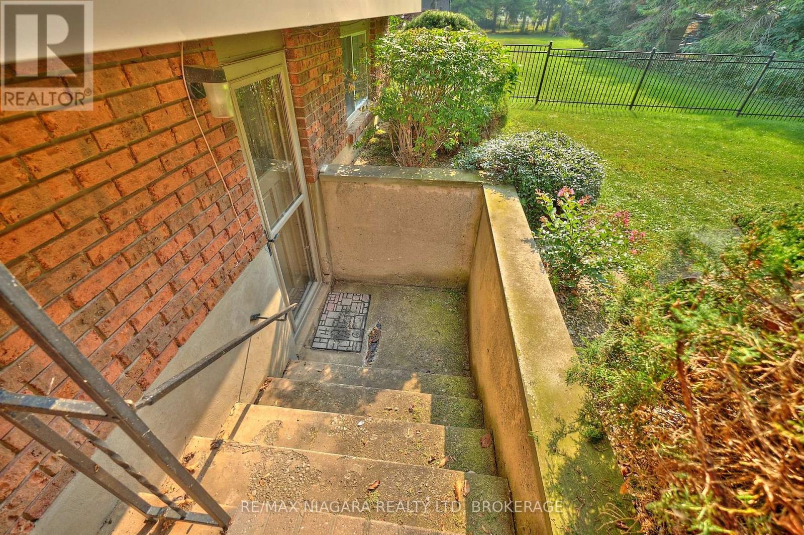 Photo 35 of 27 St George Court, Fort Erie ON