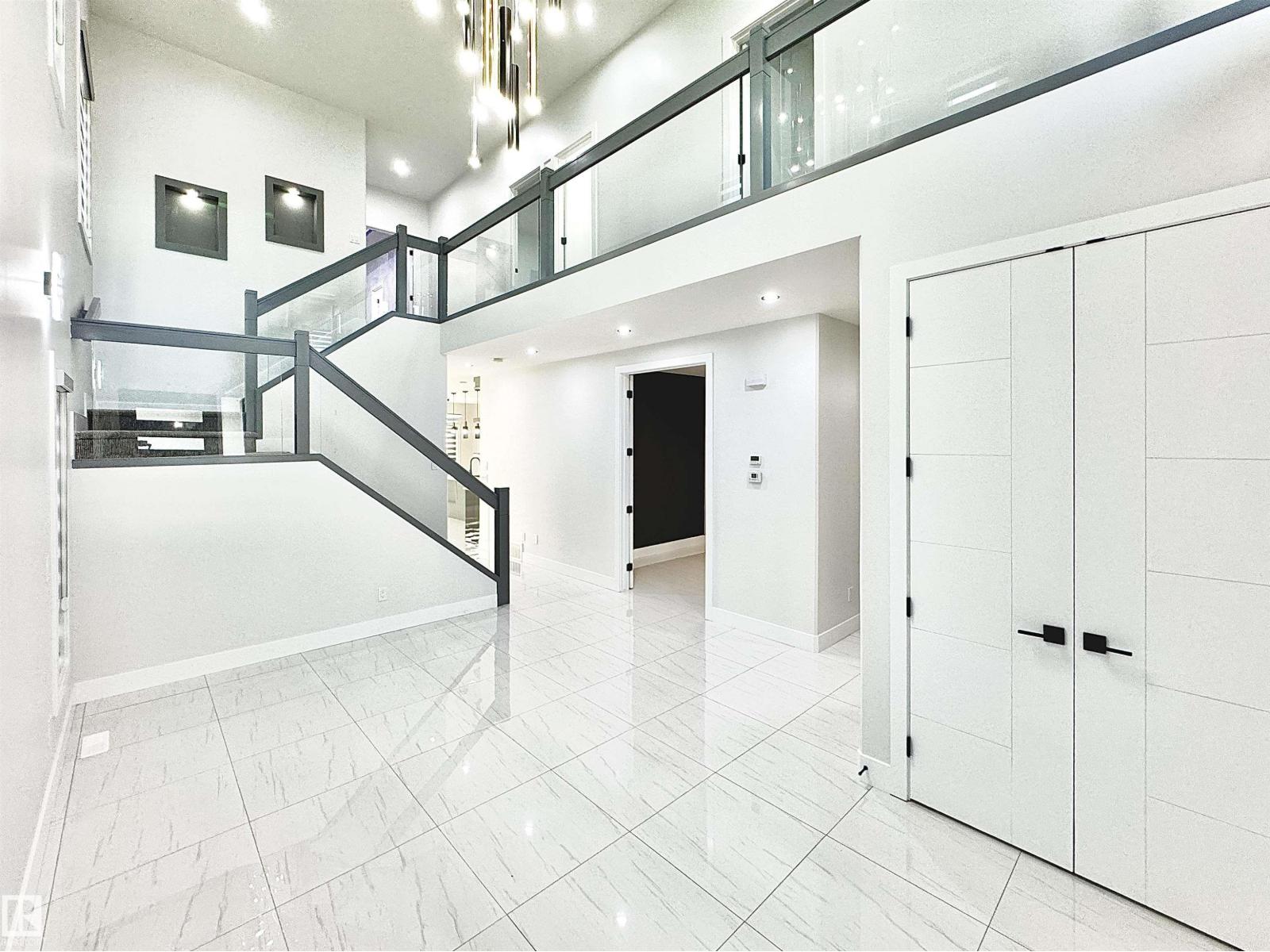 Photo 5 of 1836 22 St Nw, Edmonton AB