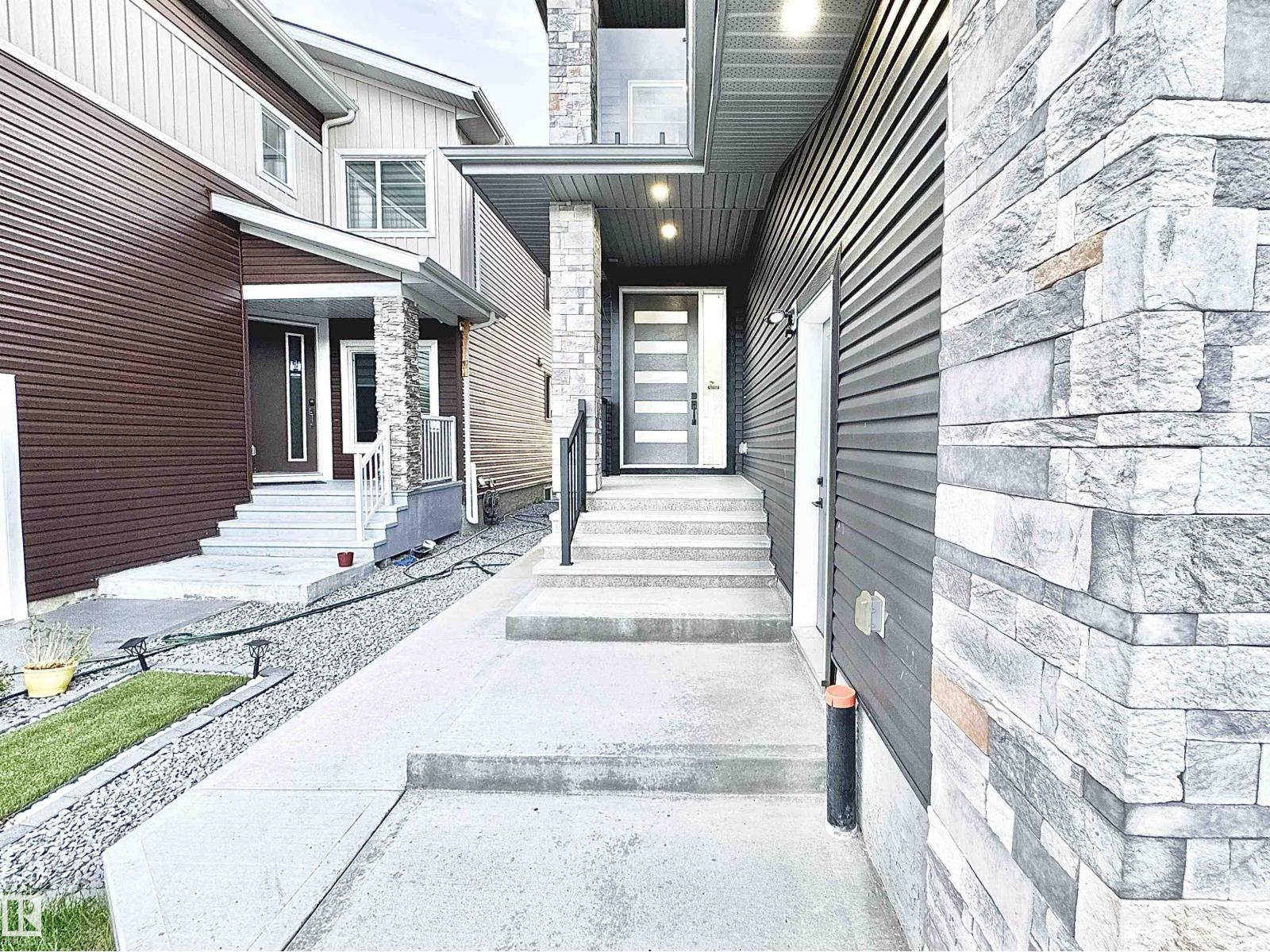 Photo 4 of 1836 22 St Nw, Edmonton AB