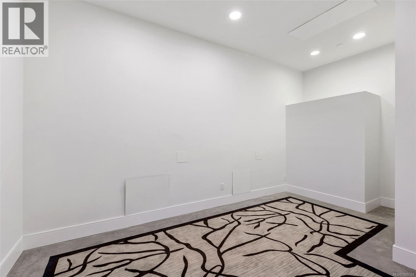 Photo 1 of 3355 Midland Rd, Oak Bay BC