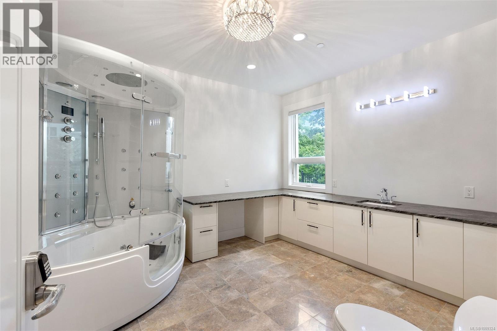 Photo 9 of 3355 Midland Rd, Oak Bay BC