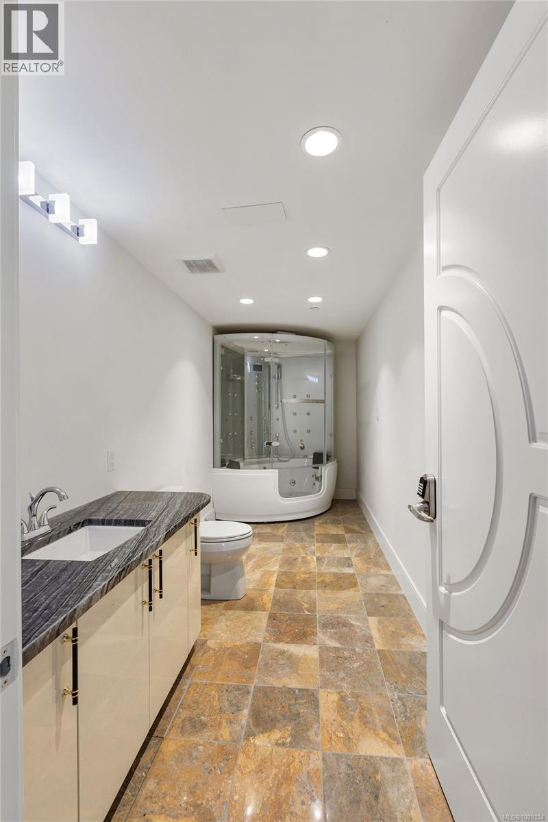 Photo 3 of 3355 Midland Rd, Oak Bay BC