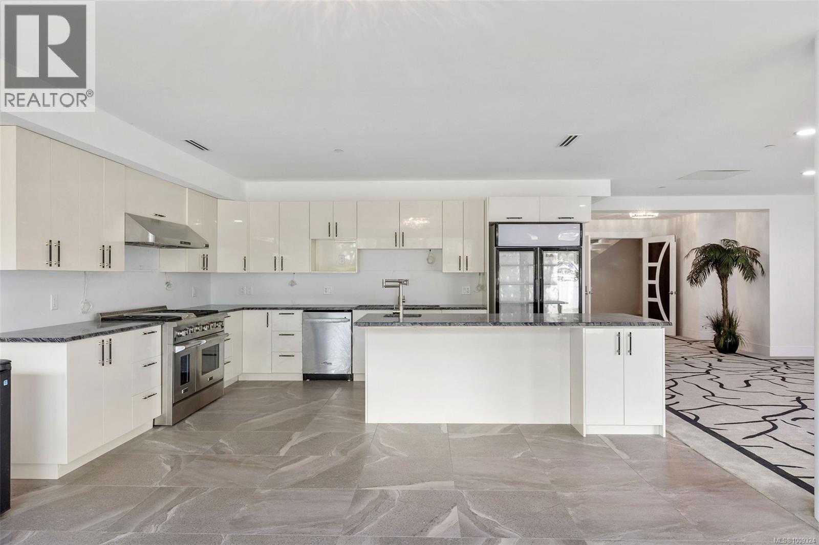Photo 48 of 3355 Midland Rd, Oak Bay BC