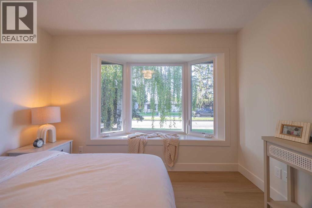 Single Family House Bungalow for Sale in  Hoover Place SW Haysboro Calgary 