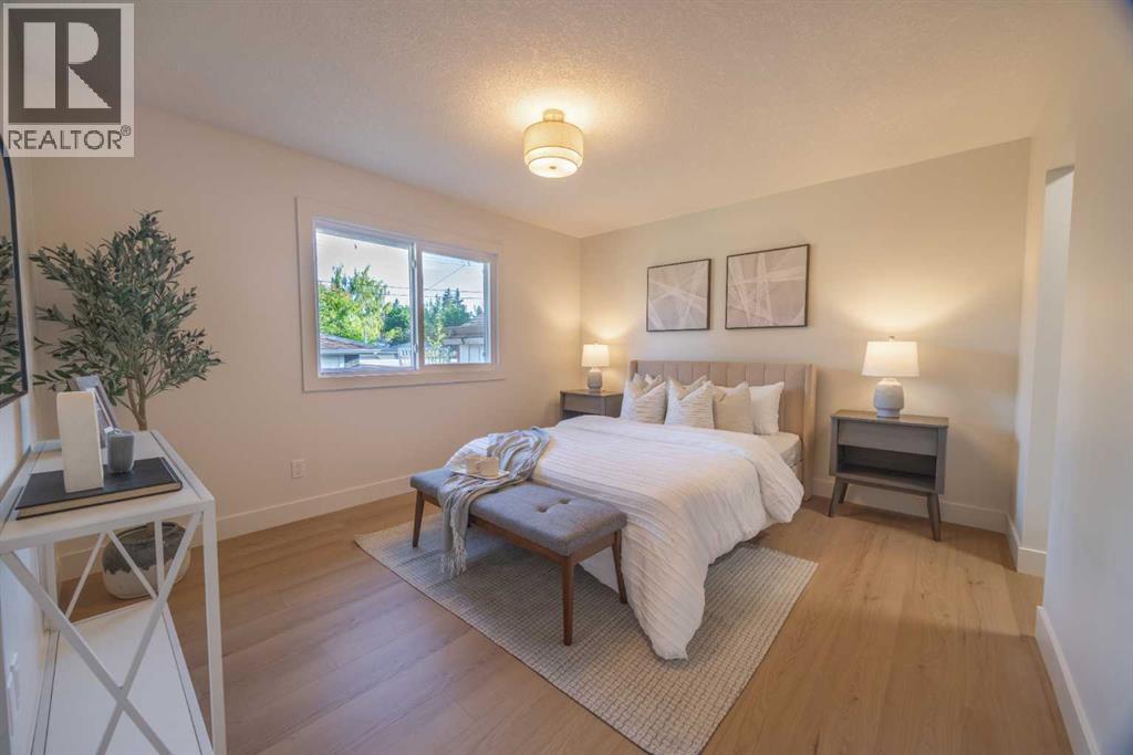 Single Family House Bungalow for Sale in  Hoover Place SW Haysboro Calgary 