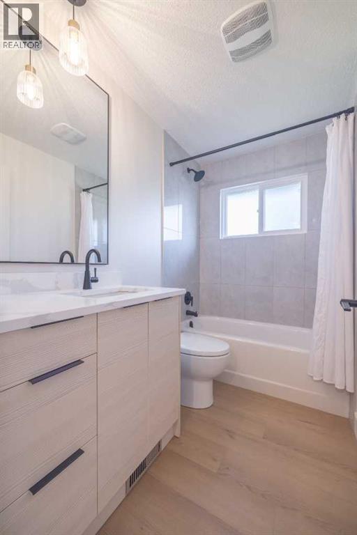 Single Family House Bungalow for Sale in  Hoover Place SW Haysboro Calgary 