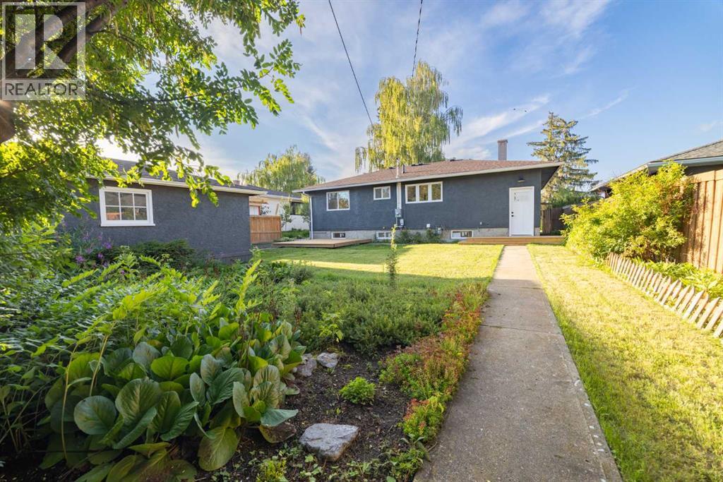 Single Family House Bungalow for Sale in  Hoover Place SW Haysboro Calgary 