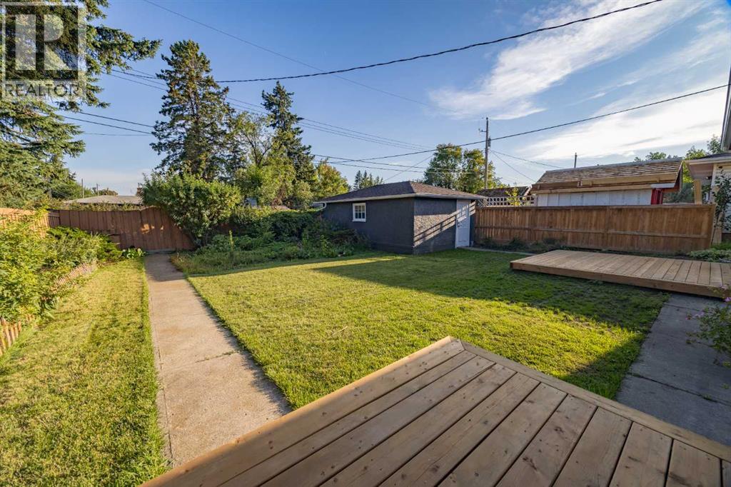 Single Family House Bungalow for Sale in  Hoover Place SW Haysboro Calgary 