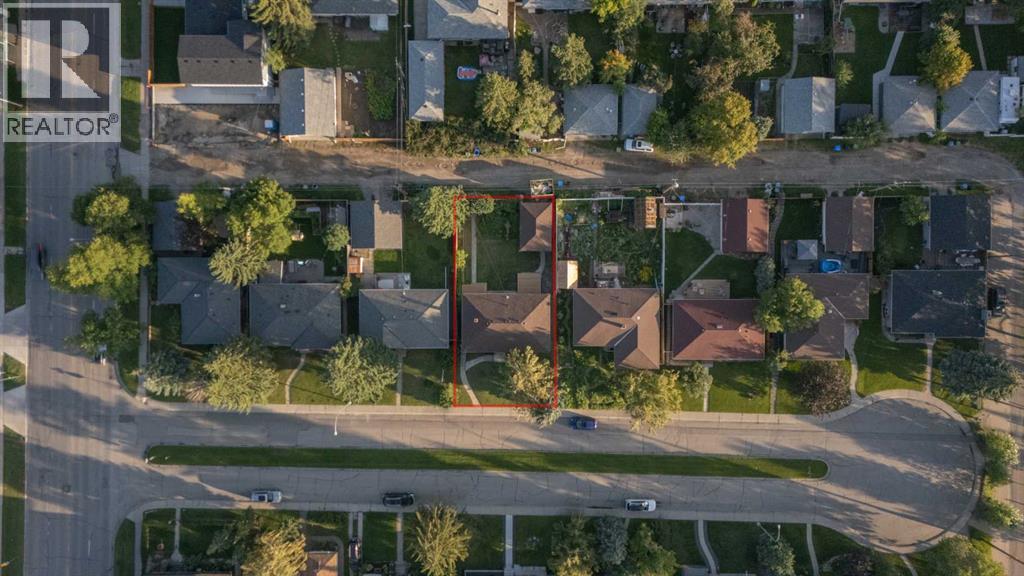 Single Family House Bungalow for Sale in  Hoover Place SW Haysboro Calgary 