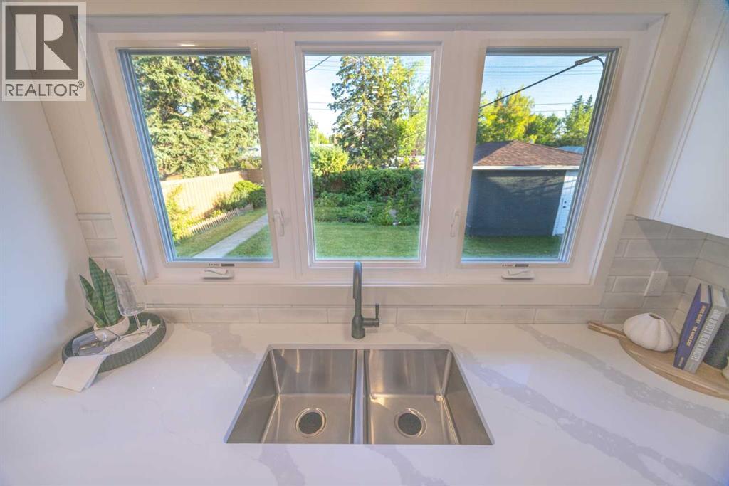 Single Family House Bungalow for Sale in  Hoover Place SW Haysboro Calgary 
