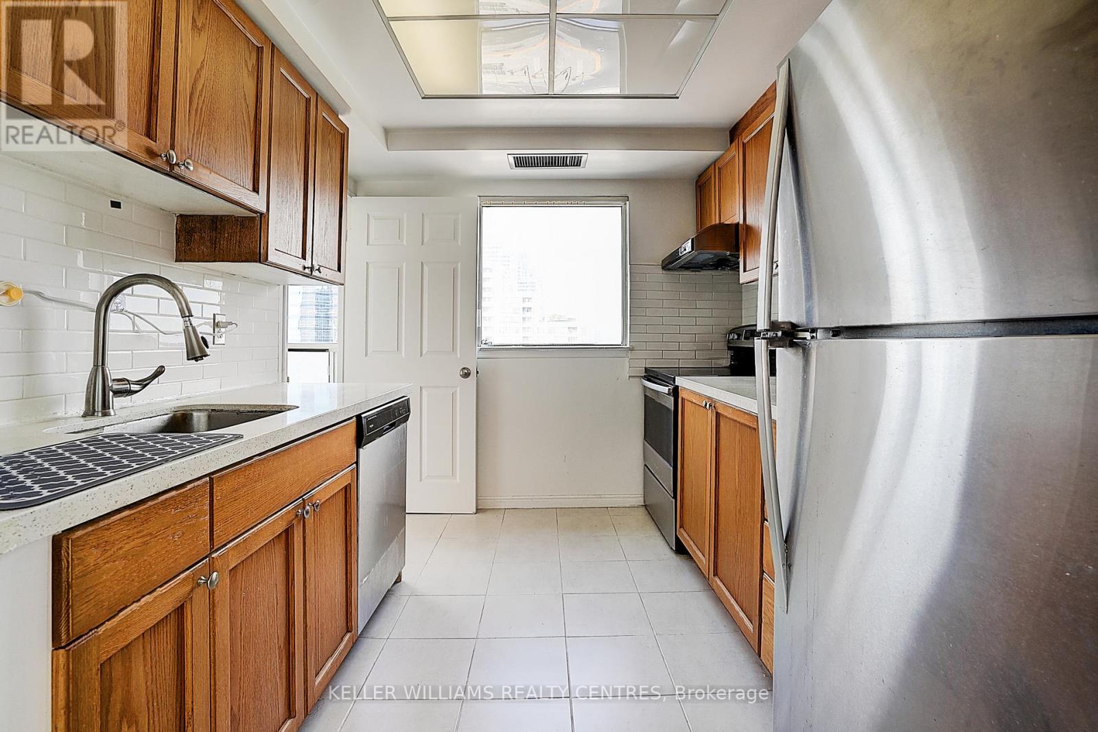 Photo 25 of 1511 7 Bishop Avenue, Toronto ON