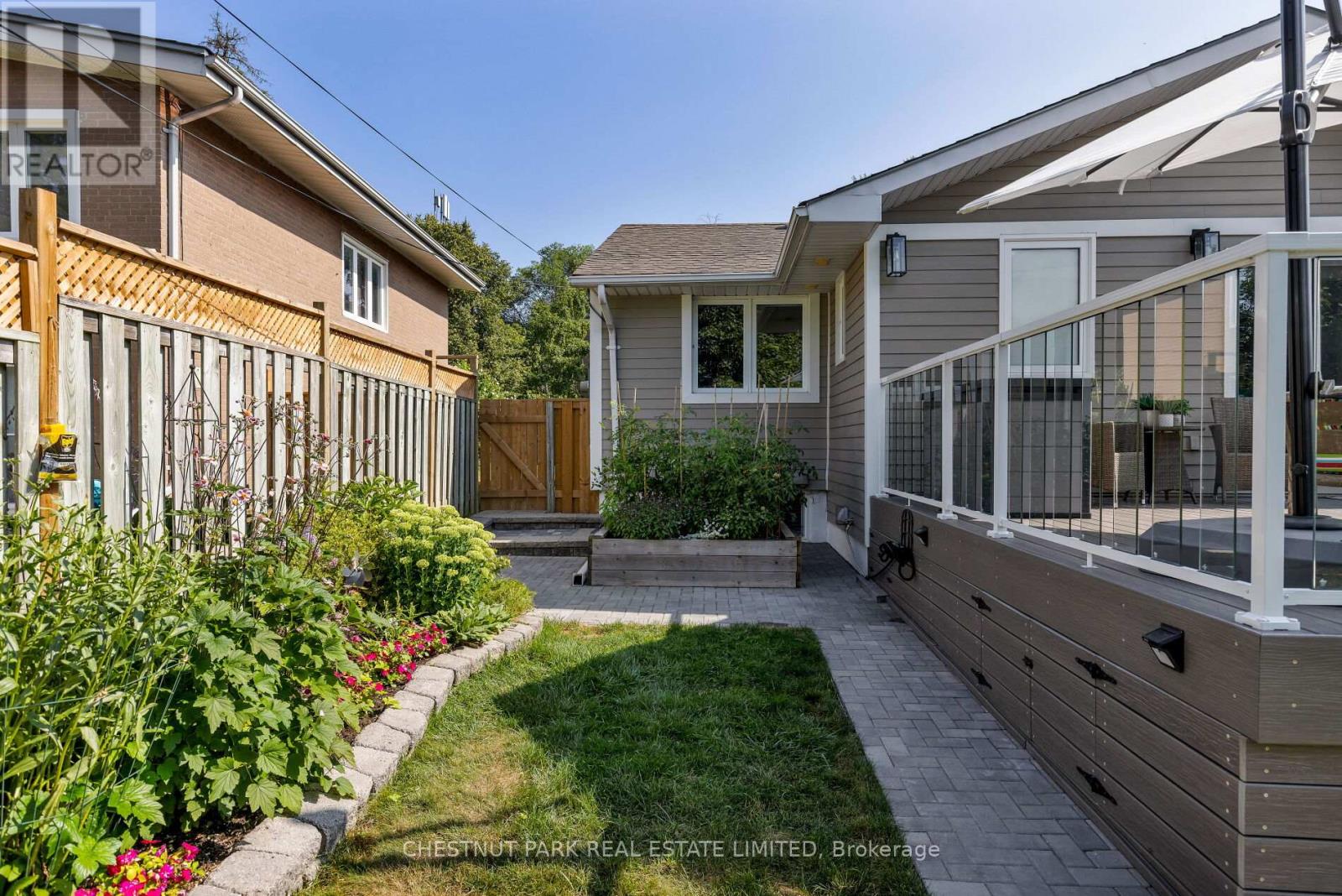 Photo 11 of 75 Paperbirch Drive, Toronto ON