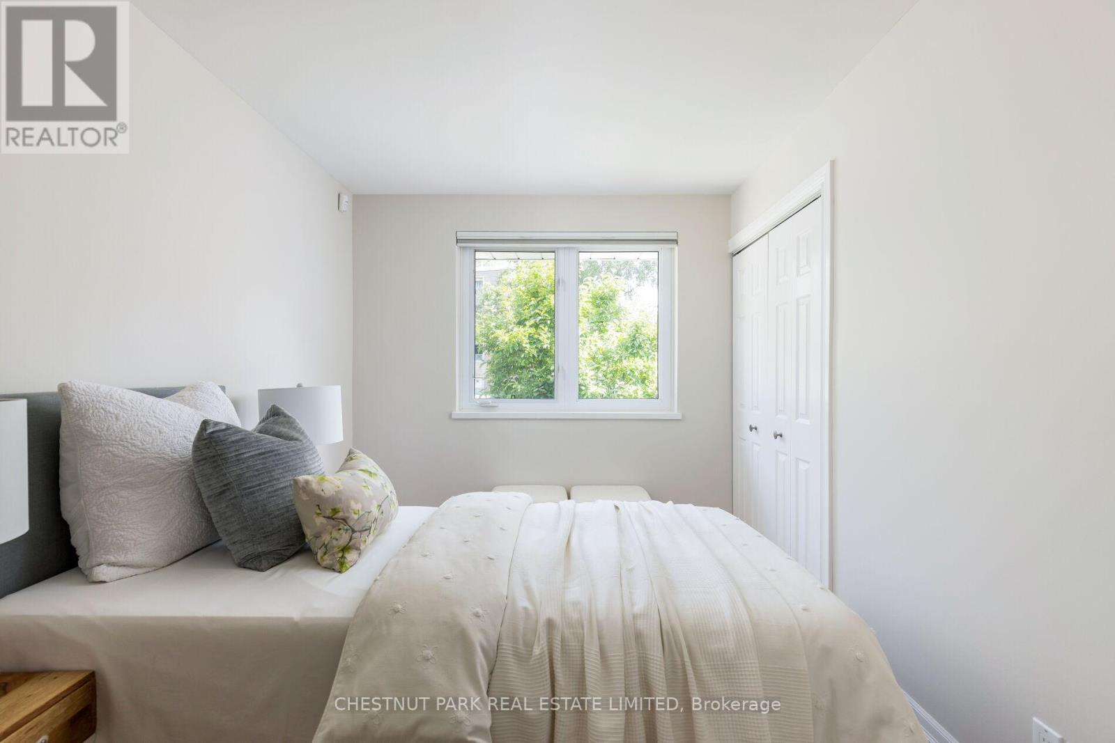 Photo 13 of 75 Paperbirch Drive, Toronto ON