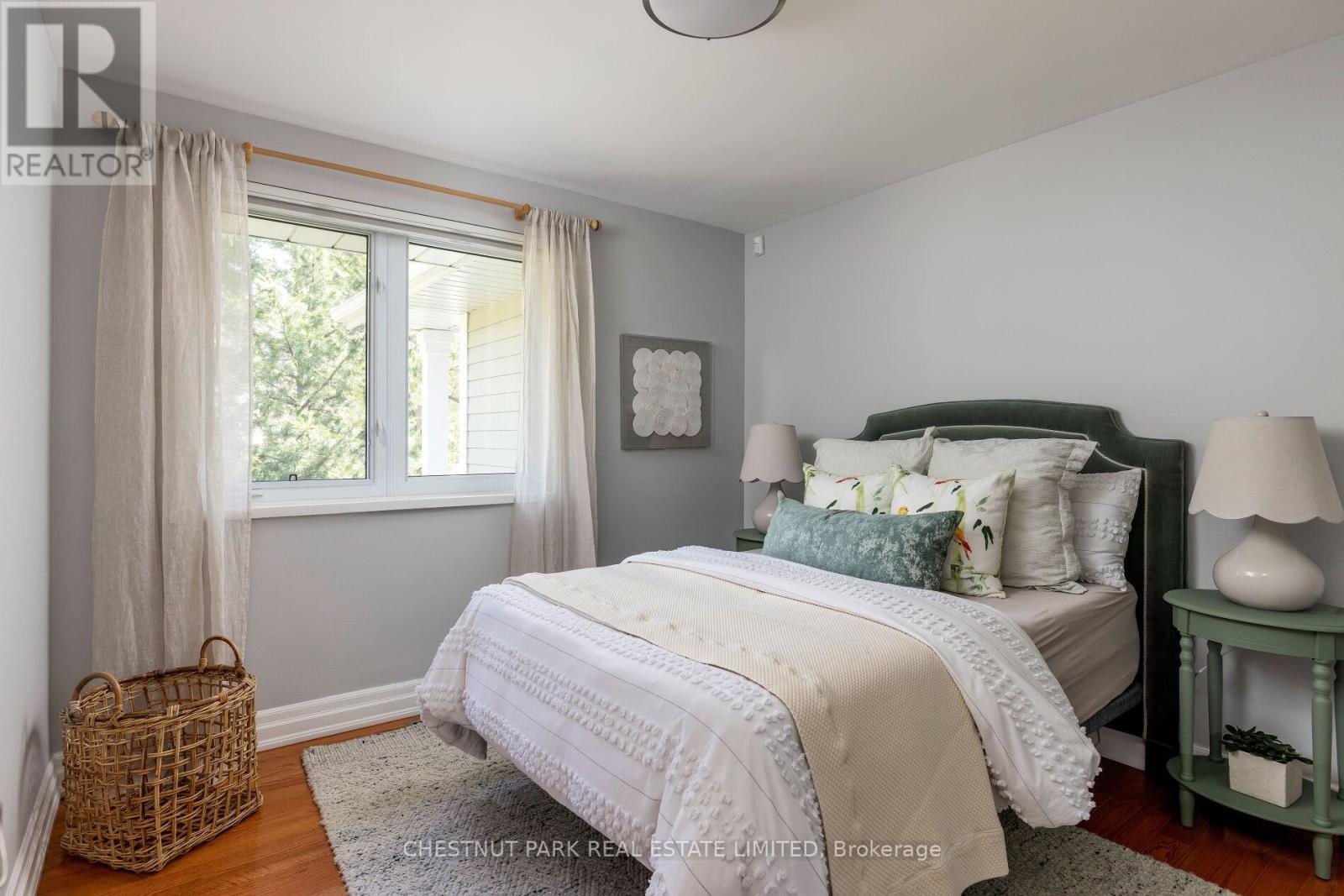 Photo 35 of 75 Paperbirch Drive, Toronto ON