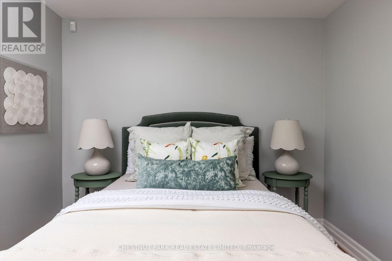 Photo 15 of 75 Paperbirch Drive, Toronto ON