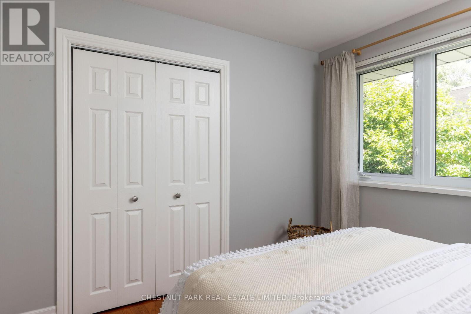 Photo 10 of 75 Paperbirch Drive, Toronto ON