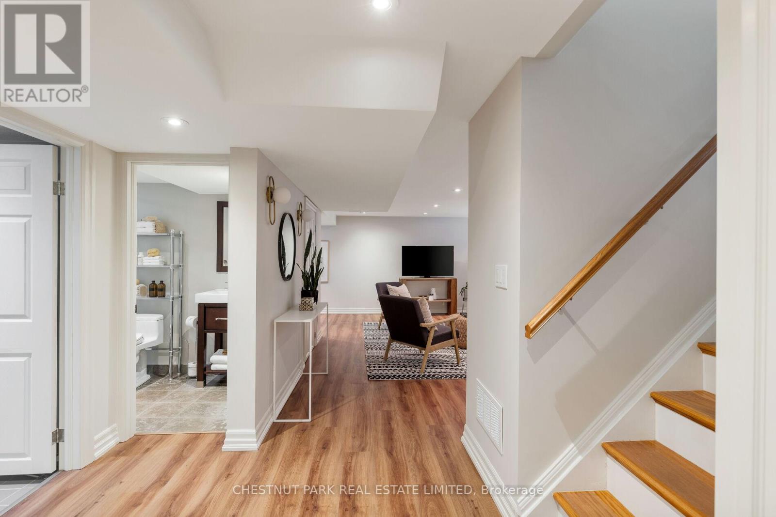 Photo 7 of 75 Paperbirch Drive, Toronto ON