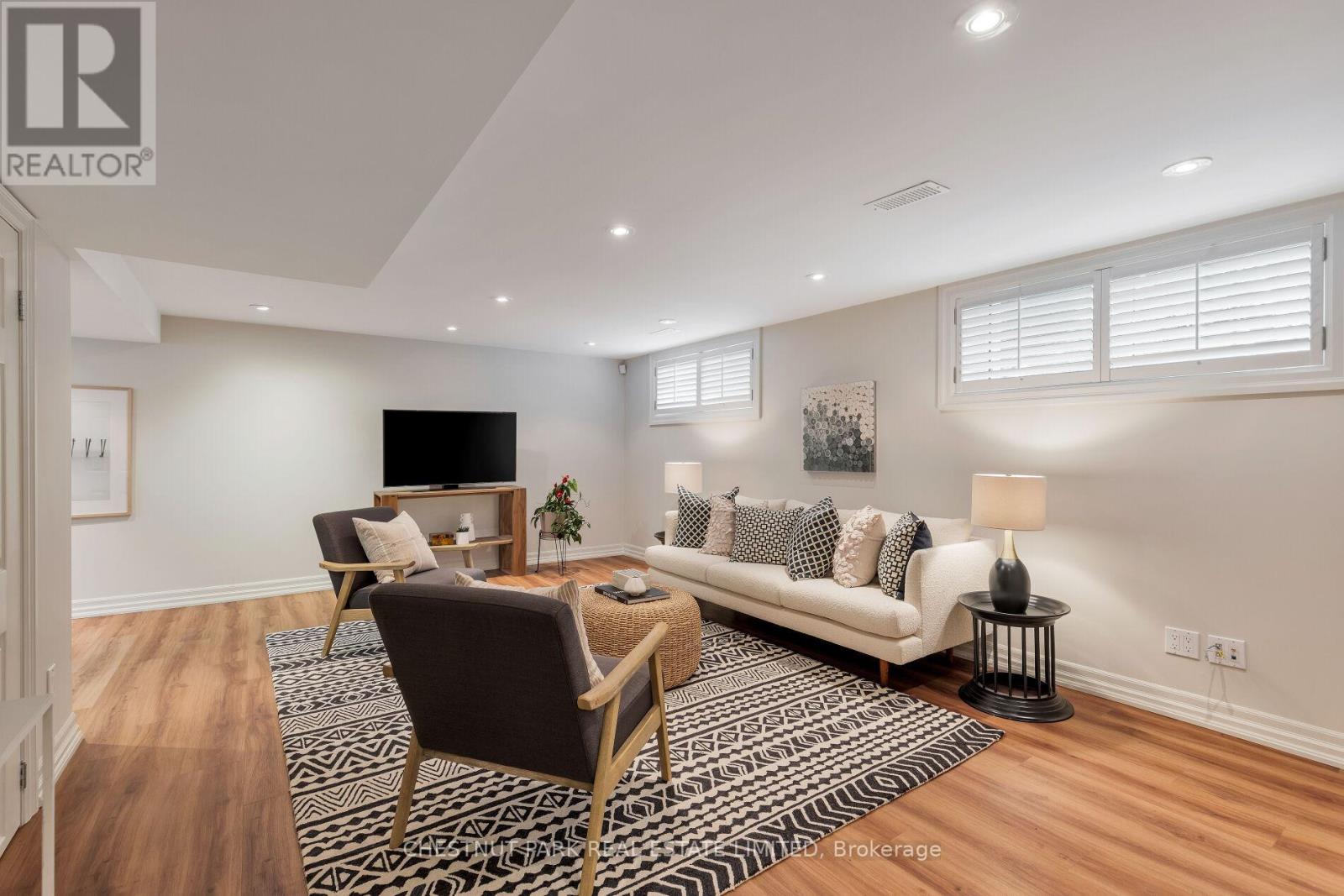 Photo 23 of 75 Paperbirch Drive, Toronto ON