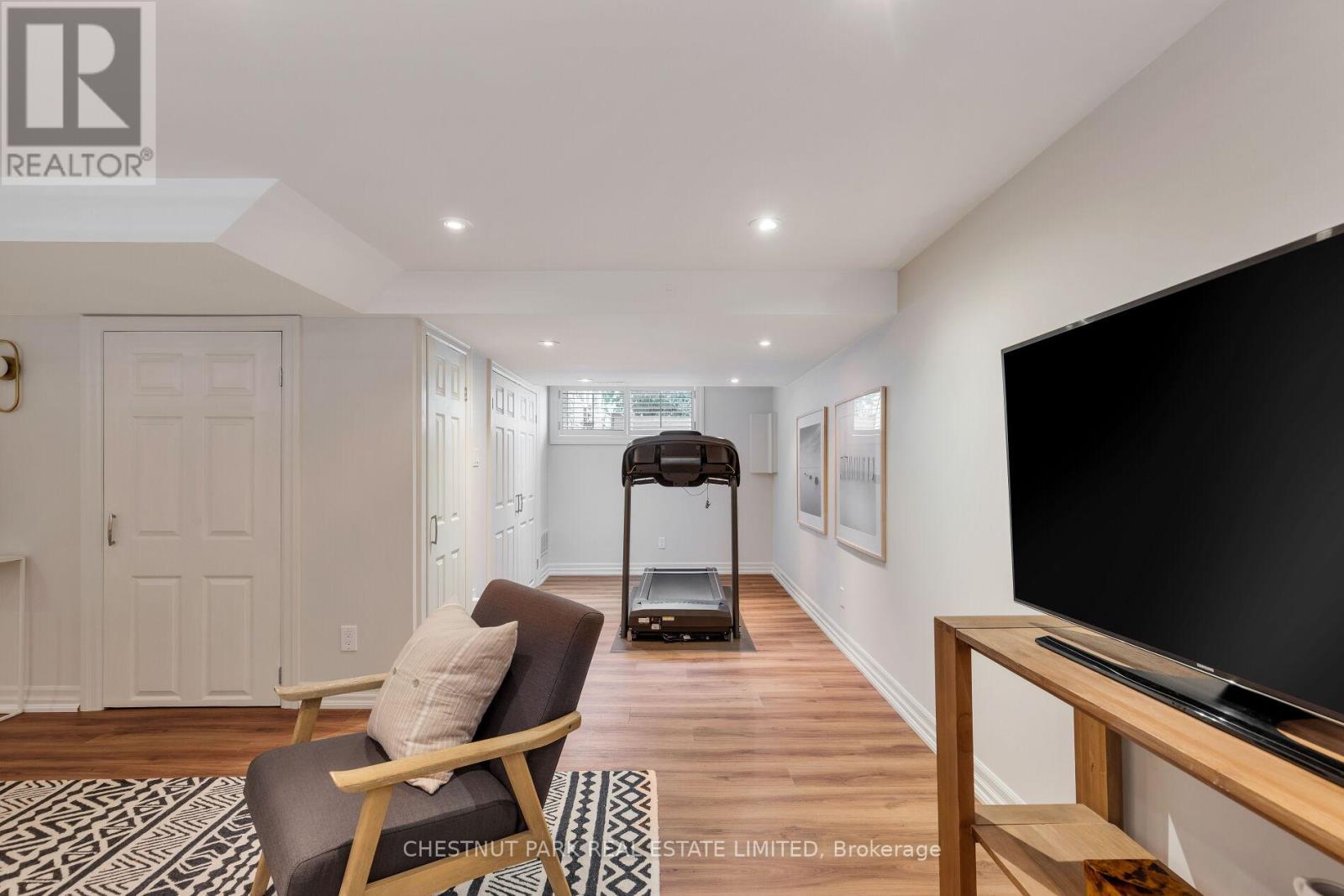 Photo 32 of 75 Paperbirch Drive, Toronto ON